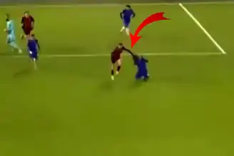 VAR'ın Kırmızı Kart Önerisi Reddedildi: Tartışmalı Maç