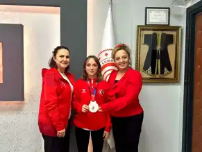 Ayşenaz Tosun'a Dünya 3.'lüğü Tebriği