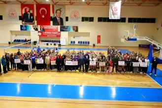 Burhaniye'de Kızlar Voleybol Turnuvası