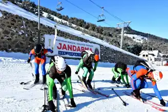 Erzurum'da Dağ Kayağı Yarışları