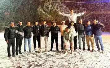 Kar Yağışında Pamukova'da Çiftetelli Şöleni!