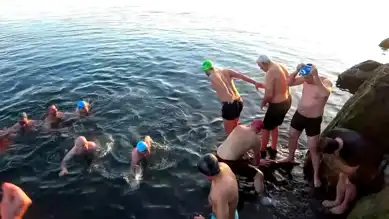 Samsun'da Kış Denizi Girenler!