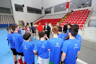 Vali, Yerel Hokey Takımını Ziyaret Etti