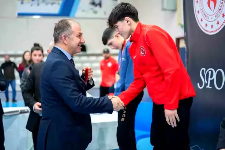 U17 Güreşçiler İlk Madalyalarını Kazandı!
